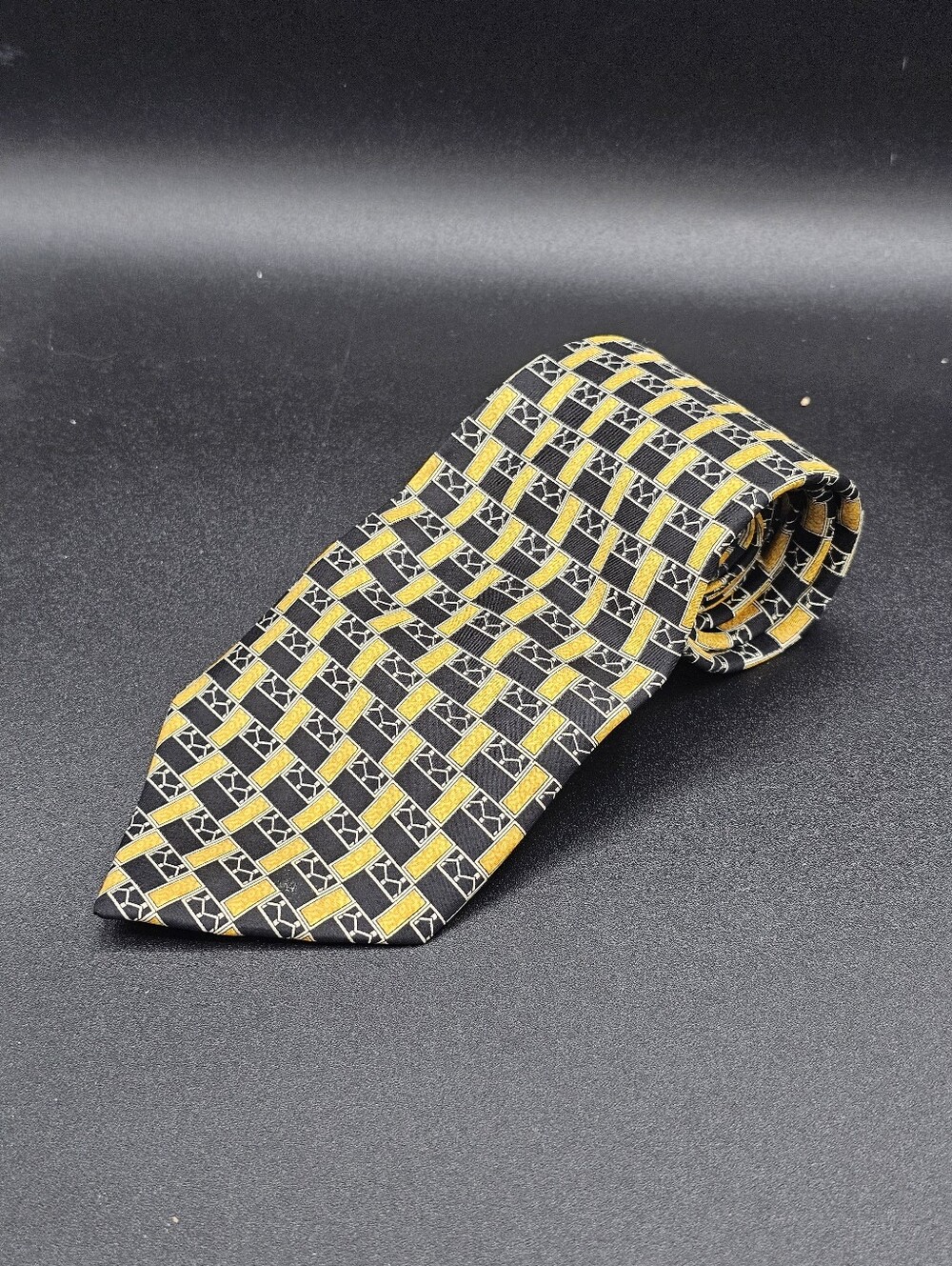 Giorgo Paris Roma Men's Black Yellow Geometric Abstract Silk Necktie Tie